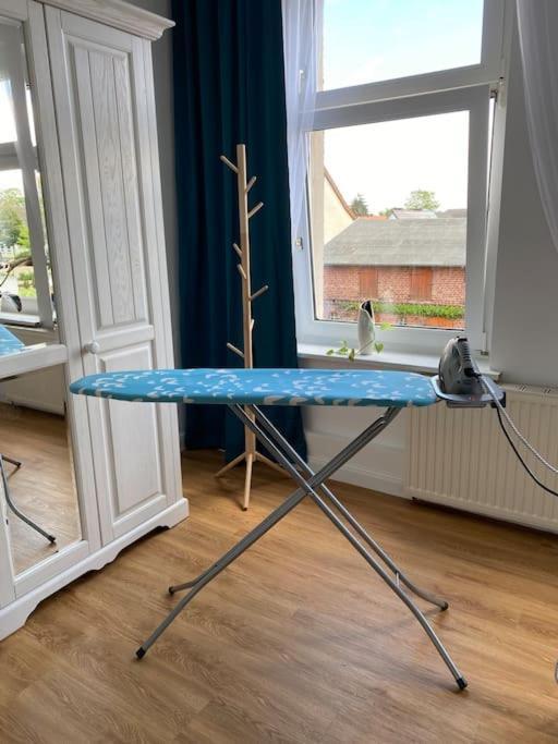 2-Zimmer Zentral In Ferdinandshof, Wlan Modern Exterior foto